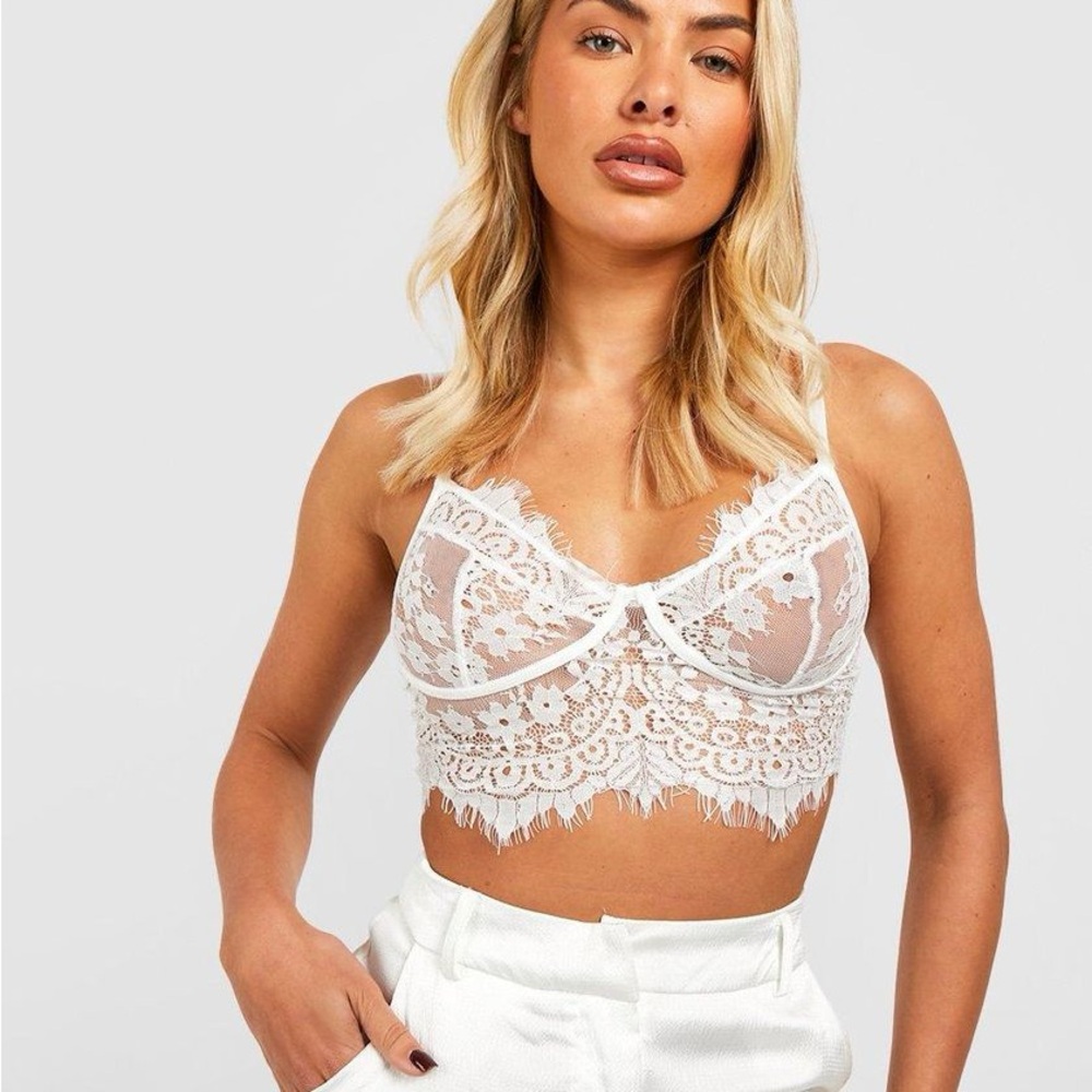 BOOHOO • NWT Premium Lace Cupped Bralette